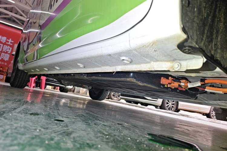 Used Wuling Zhiguang New Energy 2025 Model 305km Ambitious Edition Right Side Sill