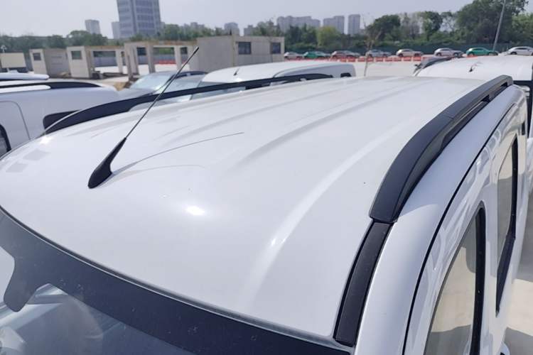 Used Wuling Zhiguang New Energy 2025 Model 305km Ambitious Edition Roof