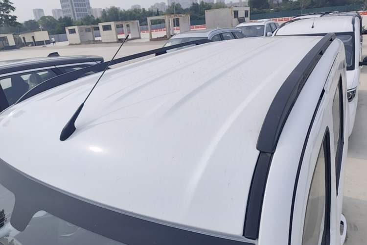 Used Wuling Zhiguang New Energy 2025 Model 305km Ambitious Edition Roof