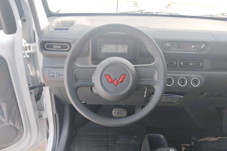 Used Wuling Zhiguang New Energy 2025 Standard Model Steering Wheel