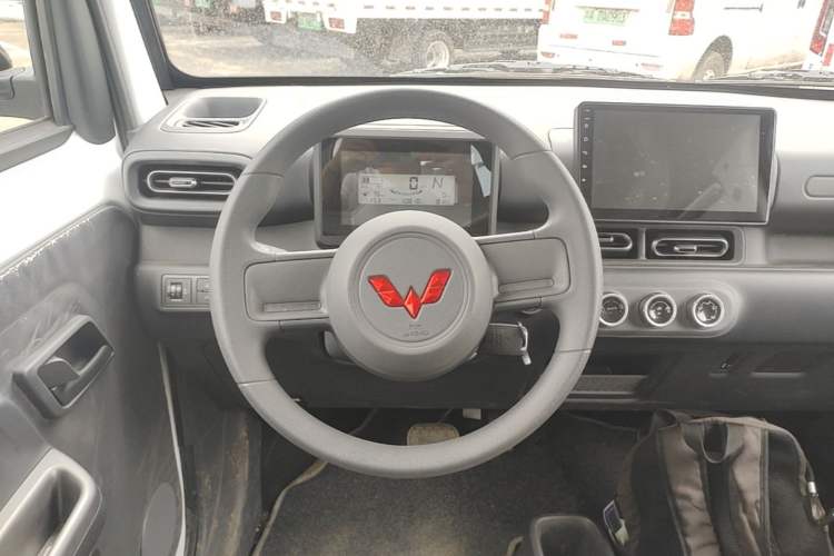 Used Wuling Zhiguang New Energy 2025 Standard Model Steering Wheel