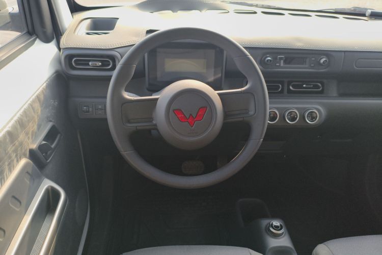 Used Wuling Zhiguang New Energy 2025 Standard Model Steering Wheel