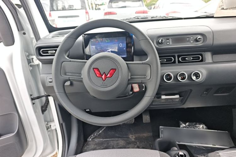 Used Wuling Zhiguang New Energy 2025 Model 305km Ambitious Edition Steering Wheel