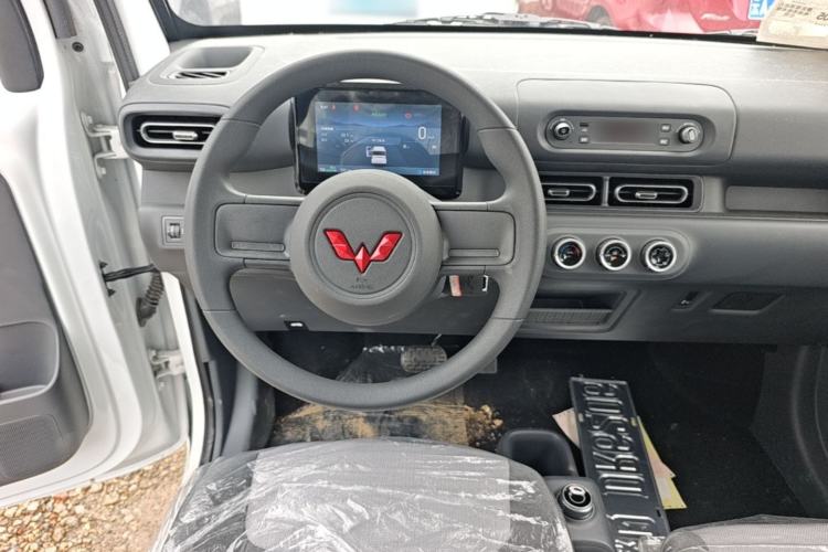 Used Wuling Zhiguang New Energy 2025 Model 305km Ambitious Edition Steering Wheel