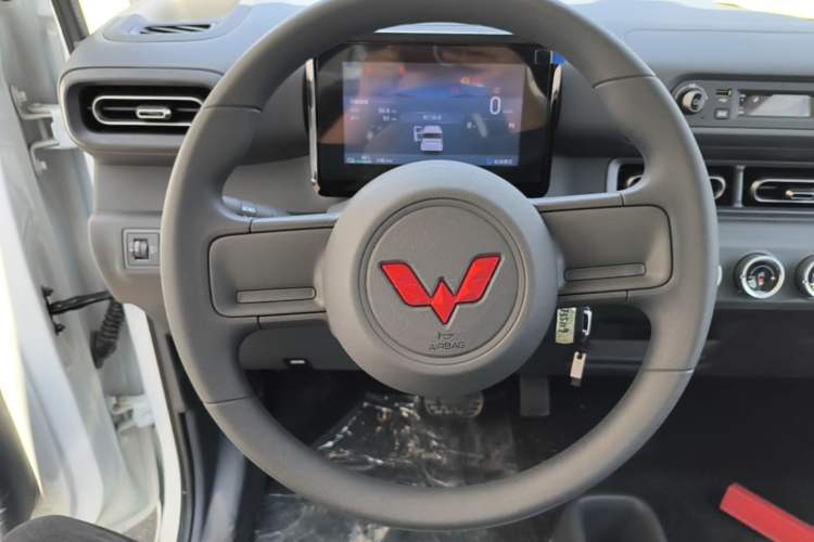 Used Wuling Zhiguang New Energy 2025 Model 305km Ambitious Edition Steering Wheel
