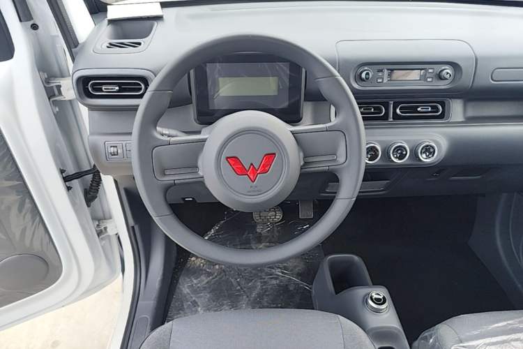 Used Wuling Zhiguang New Energy 2025 Standard Model Steering Wheel
