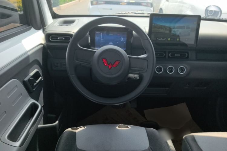 Used Wuling Zhiguang New Energy 2025 Model 305km Ambitious Edition Steering Wheel