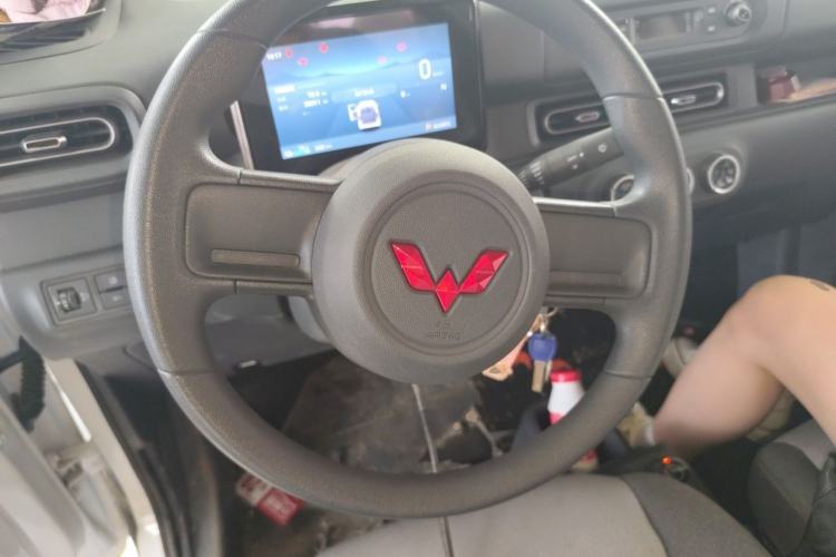 Used Wuling Zhiguang New Energy 2025 Model 305km Ambitious Edition Steering Wheel