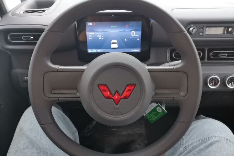 Used Wuling Zhiguang New Energy 2025 Model 305km Ambitious Edition Steering Wheel