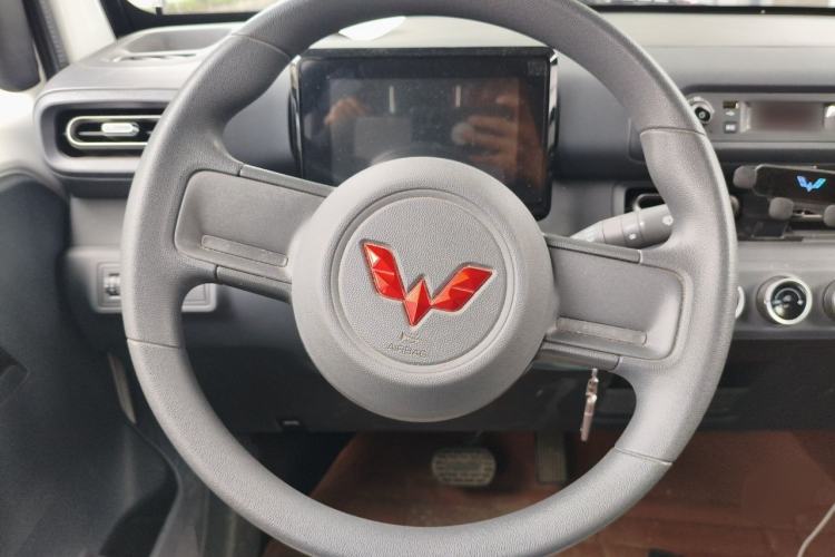 Used Wuling Zhiguang New Energy 2025 Model 305km Ambitious Edition Steering Wheel