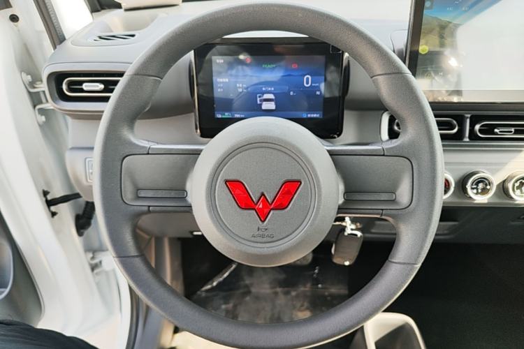 Used Wuling Zhiguang New Energy 2025 Model 305km Ambitious Edition Steering Wheel