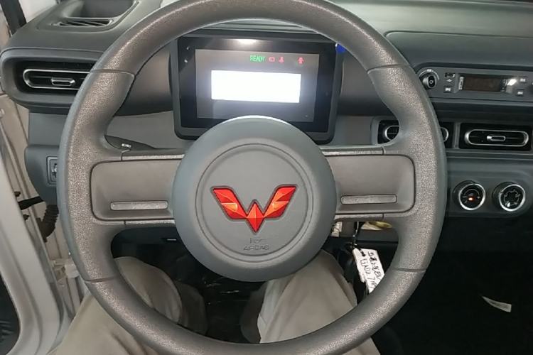 Used Wuling Zhiguang New Energy 2025 Standard Model Steering Wheel