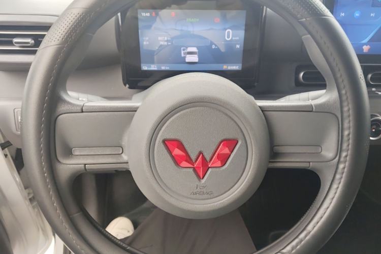 Used Wuling Zhiguang New Energy 2025 Model 305km Ambitious Edition Steering Wheel
