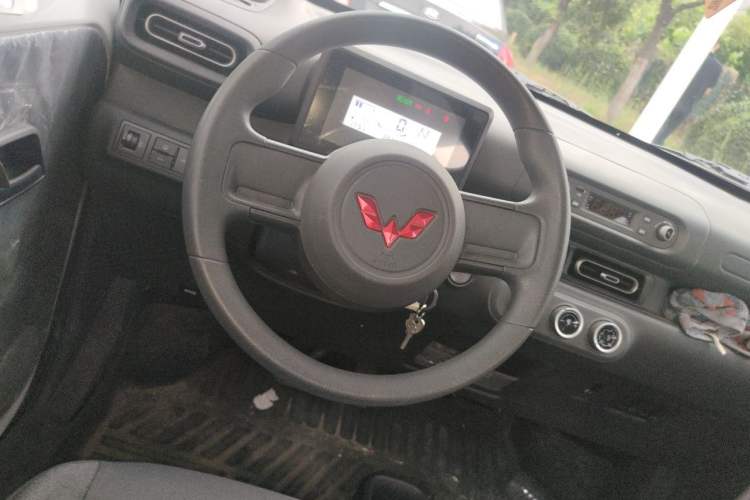 Used Wuling Zhiguang New Energy 2025 Standard Model Steering Wheel