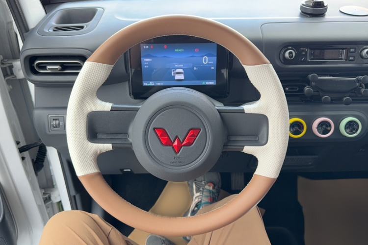 Used Wuling Zhiguang New Energy 2025 Model 305km Ambitious Edition Steering Wheel