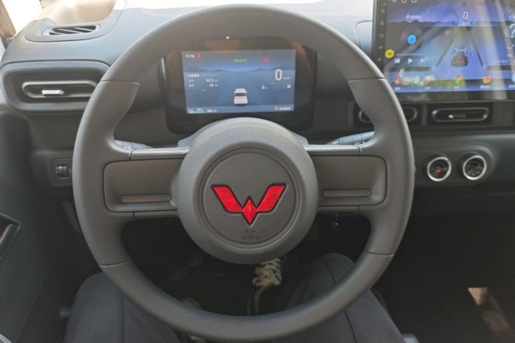 Used Wuling Zhiguang New Energy 2025 Model 305km Ambitious Edition Steering Wheel