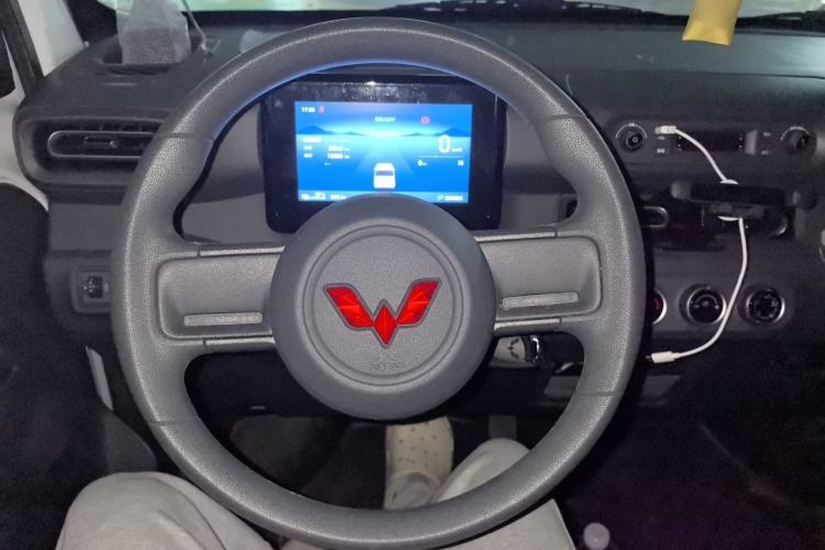 Used Wuling Zhiguang New Energy 2025 Model 305km Ambitious Edition Steering Wheel