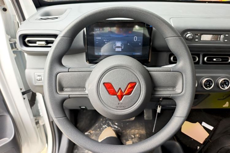 Used Wuling Zhiguang New Energy 2025 Model 305km Ambitious Edition Steering Wheel