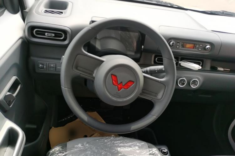Used Wuling Zhiguang New Energy 2025 Model 305km Ambitious Edition Steering Wheel