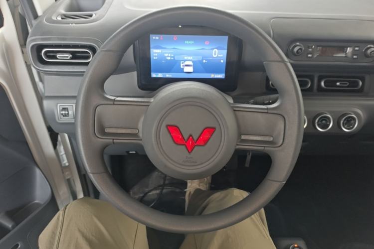 Used Wuling Zhiguang New Energy 2025 Model 305km Ambitious Edition Steering Wheel