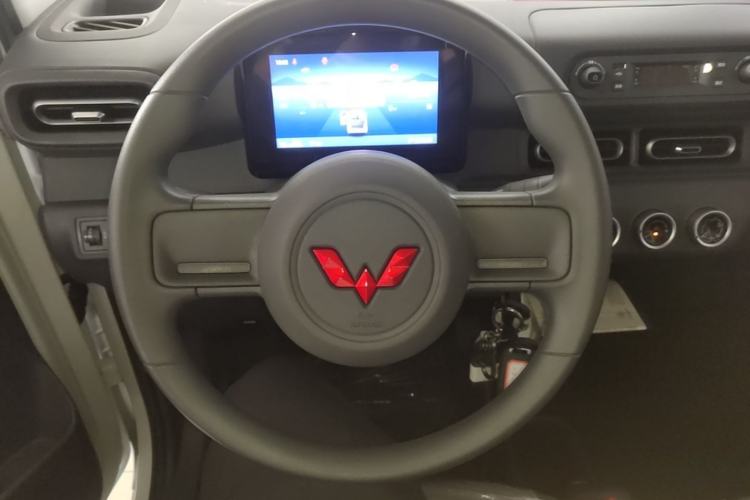 Used Wuling Zhiguang New Energy 2025 Model 305km Ambitious Edition Steering Wheel