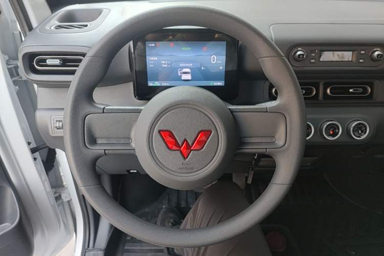 Used Wuling Zhiguang New Energy 2025 Model 305km Ambitious Edition Steering Wheel