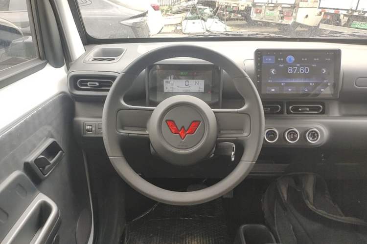 Used Wuling Zhiguang New Energy 2025 Standard Model Steering Wheel