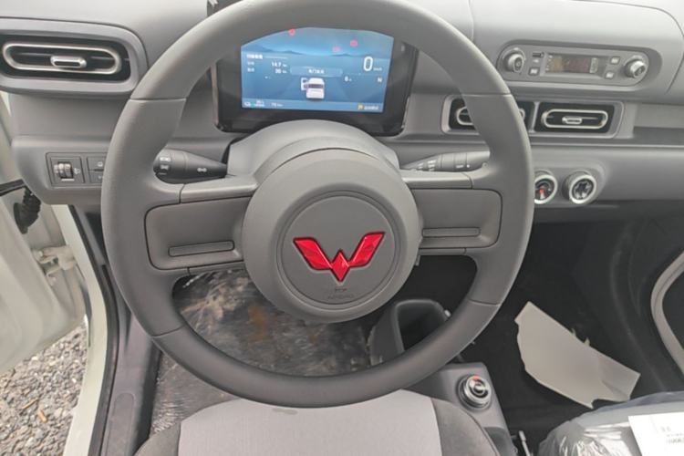 Used Wuling Zhiguang New Energy 2025 Model 305km Ambitious Edition Steering Wheel