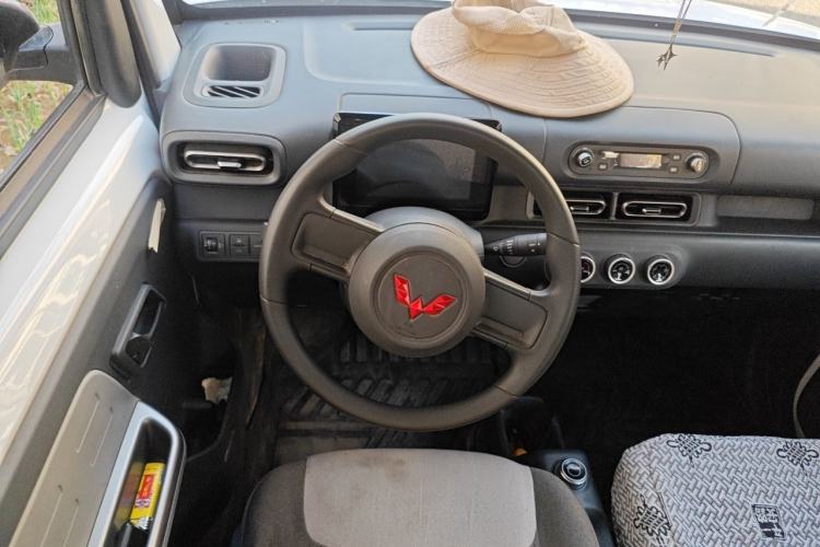 Used Wuling Zhiguang New Energy 2025 Model 305km Ambitious Edition Steering Wheel