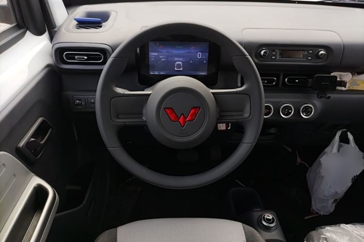 Used Wuling Zhiguang New Energy 2025 Model 305km Ambitious Edition Steering Wheel