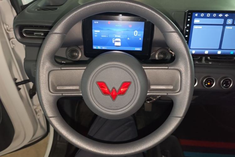Used Wuling Zhiguang New Energy 2025 Model 305km Ambitious Edition Steering Wheel