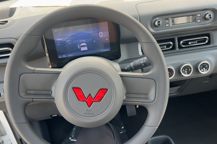 Used Wuling Zhiguang New Energy 2025 Model 305km Ambitious Edition Steering Wheel