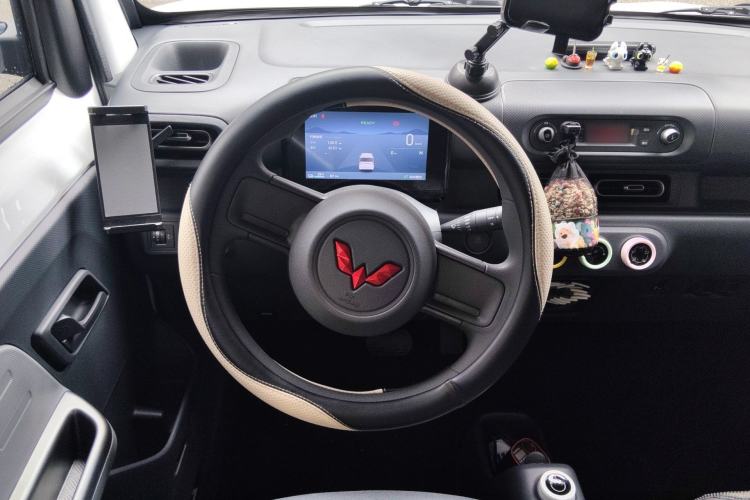 Used Wuling Zhiguang New Energy 2025 Model 305km Ambitious Edition Steering Wheel