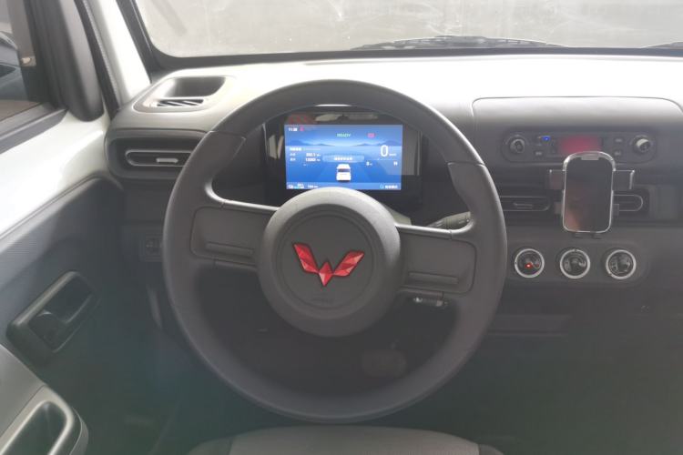 Used Wuling Zhiguang New Energy 2025 Model 305km Ambitious Edition Steering Wheel