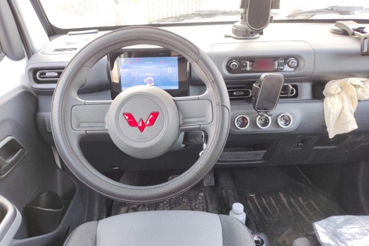 Used Wuling Zhiguang New Energy 2025 Model 305km Ambitious Edition Steering Wheel