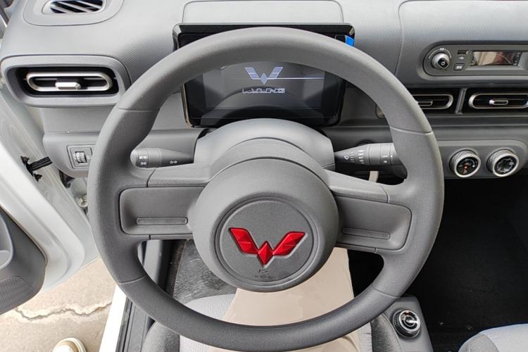 Used Wuling Zhiguang New Energy 2025 Model 305km Ambitious Edition Steering Wheel
