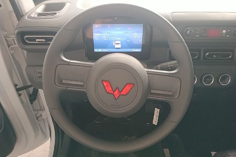 Used Wuling Zhiguang New Energy 2025 Model 305km Ambitious Edition Steering Wheel