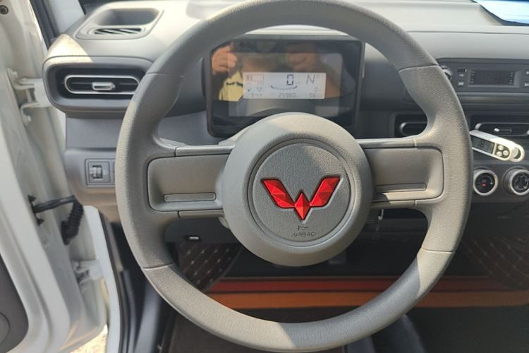 Used Wuling Zhiguang New Energy 2025 Standard Model Steering Wheel