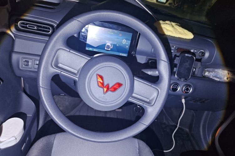 Used Wuling Zhiguang New Energy 2025 Model 305km Ambitious Edition Steering Wheel