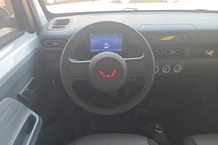 Used Wuling Zhiguang New Energy 2025 Model 305km Ambitious Edition Steering Wheel