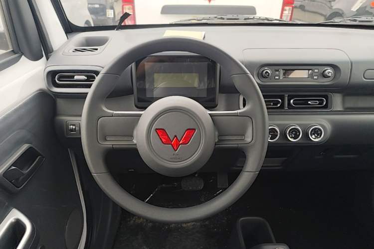 Used Wuling Zhiguang New Energy 2025 Standard Model Steering Wheel