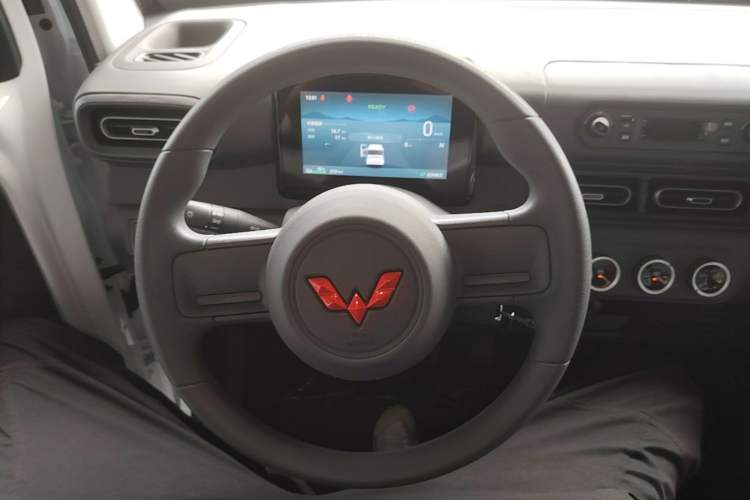 Used Wuling Zhiguang New Energy 2025 Model 305km Ambitious Edition Steering Wheel