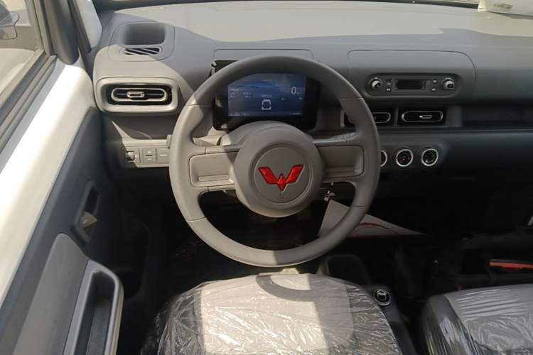 Used Wuling Zhiguang New Energy 2025 Model 305km Ambitious Edition Steering Wheel