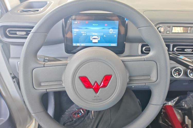 Used Wuling Zhiguang New Energy 2025 Model 305km Ambitious Edition Steering Wheel