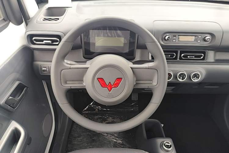 Used Wuling Zhiguang New Energy 2025 Standard Model Steering Wheel