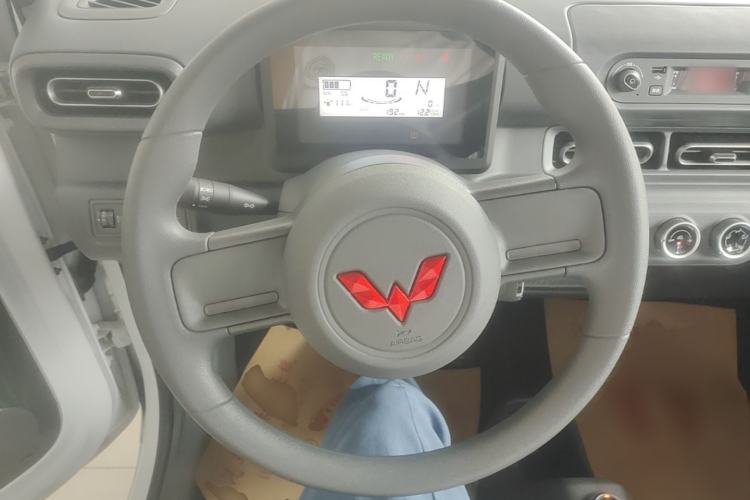 Used Wuling Zhiguang New Energy 2025 Standard Model Steering Wheel