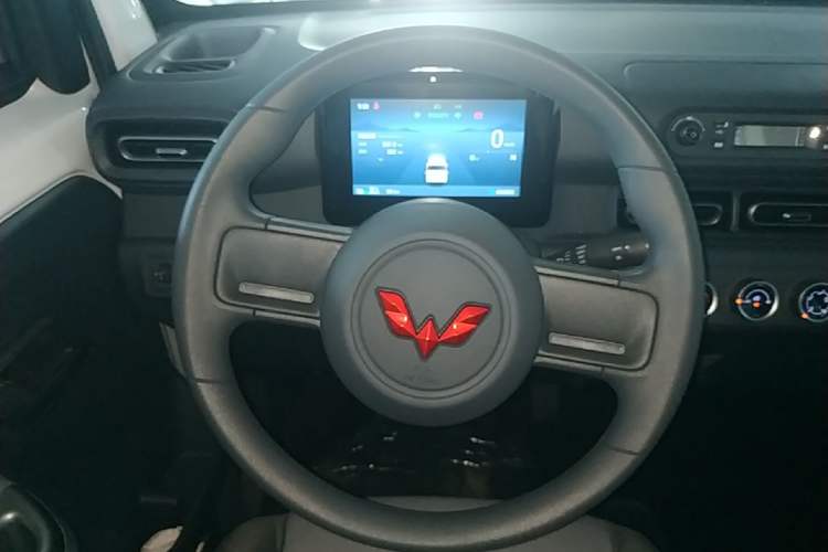 Used Wuling Zhiguang New Energy 2025 Model 305km Ambitious Edition Steering Wheel