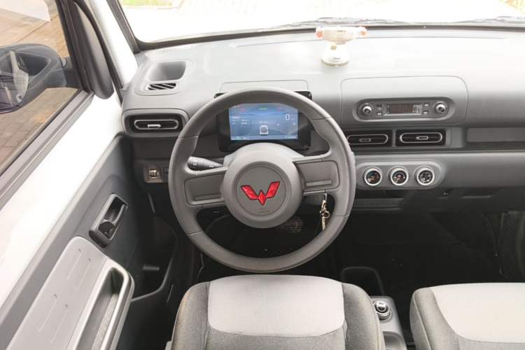 Used Wuling Zhiguang New Energy 2025 Model 305km Ambitious Edition Steering Wheel