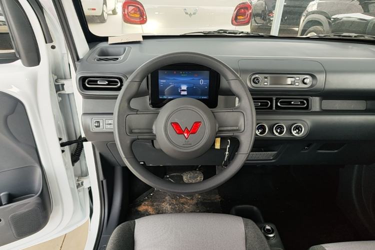 Used Wuling Zhiguang New Energy 2025 Model 305km Ambitious Edition Steering Wheel