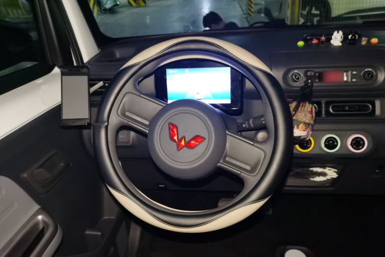 Used Wuling Zhiguang New Energy 2025 Model 305km Ambitious Edition Steering Wheel